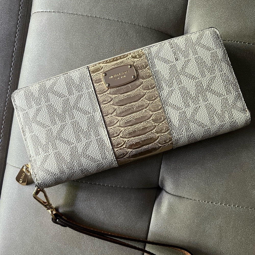 Michael Kors Large Double Zip Wallet Wristlet White Gold Authentic Like New